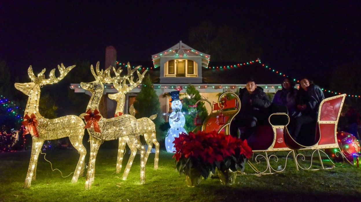 Gallery 1 - Holiday Lights at Heritage Hill